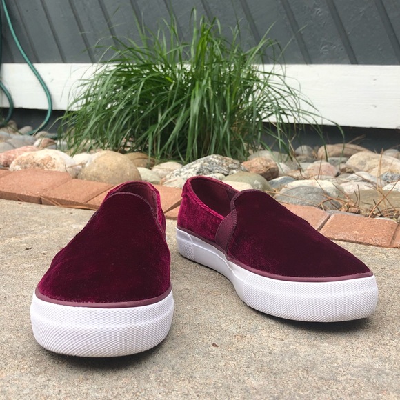 SOLD !!! Mix No. 6 Crushed Wine Velvet Slip Ons - Picture 2 of 5
